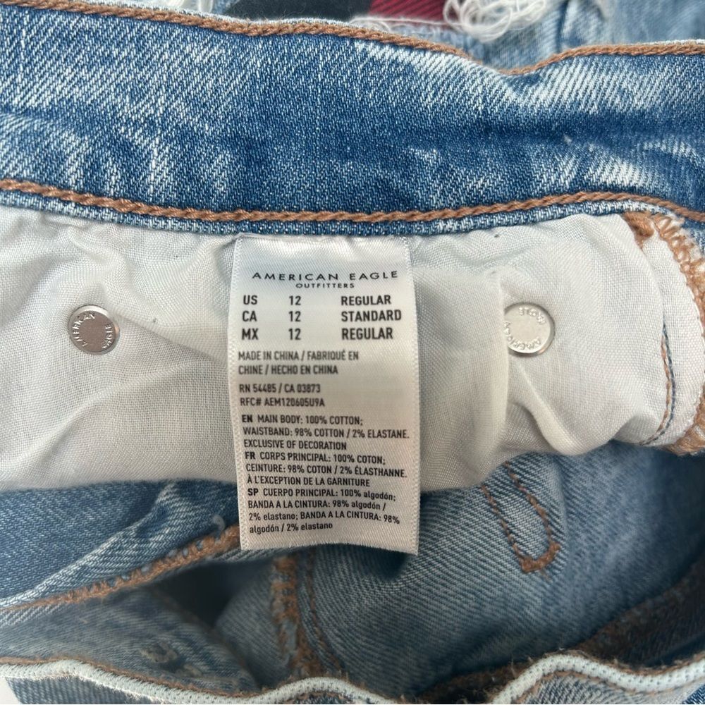 American Eagle Highest Rise 90s Boyfriend Light Wash Patch Distressed Jeans 12 - Picture 3 of 5